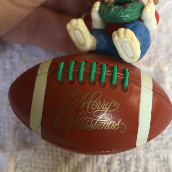 Vintage 1992 Lustre Fame Football Mouse Christmas Ornament With Wreath 2.5β - Picture 7 of 8